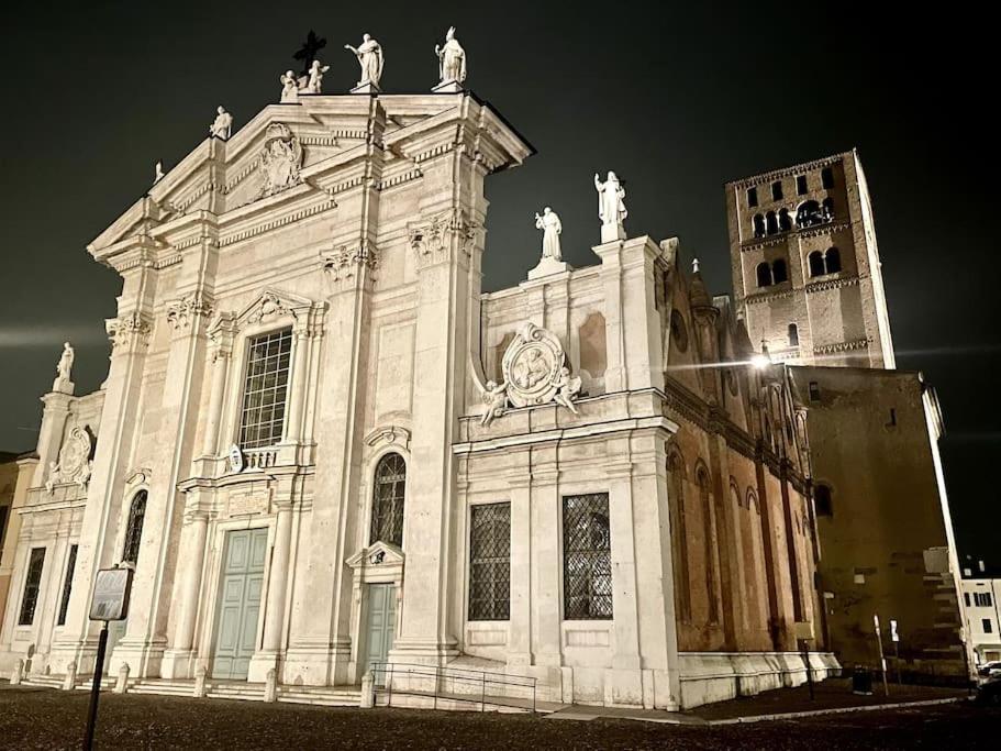 Wonderful Central Apartment! Mantova Exterior photo